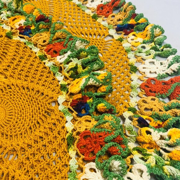 70s Golden Yellow Ombre Peacock Feather Tabletop Crochet Doily Vintage Linen - Picture 8 of 9
